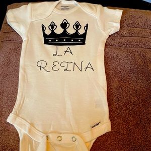 Baby onesie “La Reina”